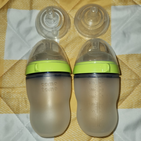 Comotomo Other 2 Comotomo 8 Oz Bottles With 4 Nipples 2 Lids Poshmark